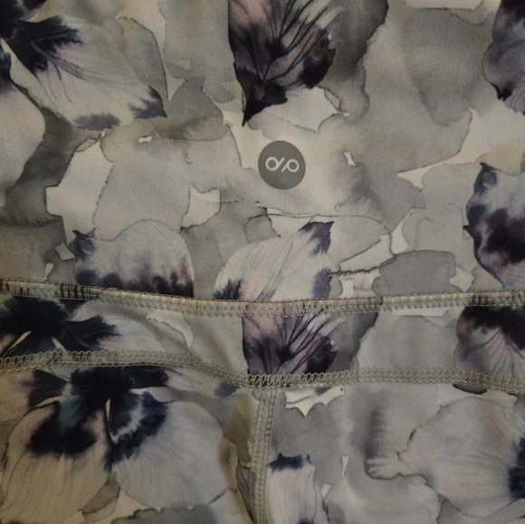 Unlisted Pants - Floral spandex leggings, EUC 1XL